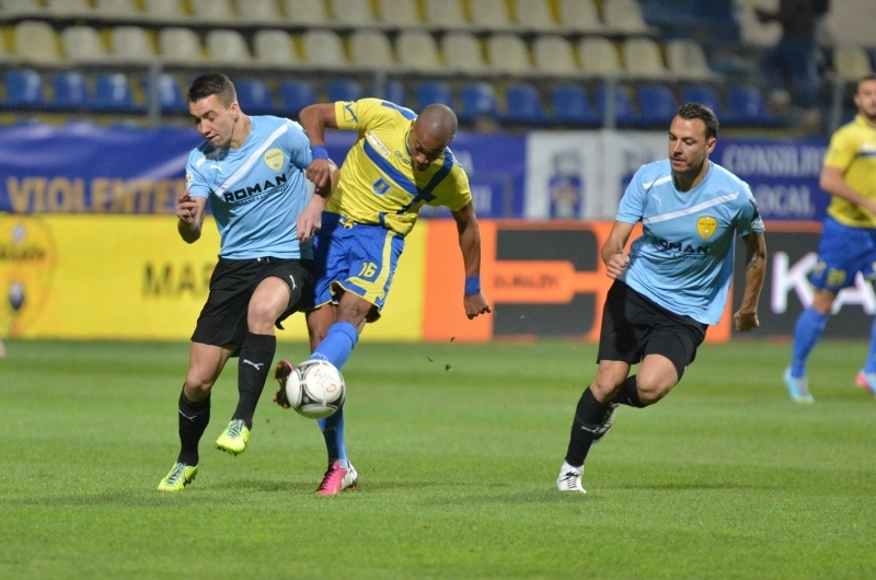 dinamo-transfera-de-la-fosta-corona