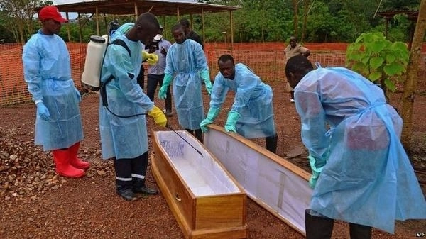 doua-femei-infectate-cu-ebola-ar-fi-inviat