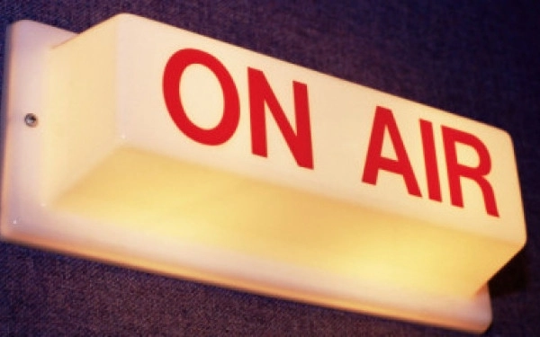 funny-moment-amuzant-la-un-post-de-radio-audio