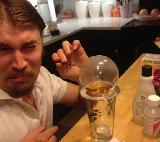 incredibil-tinerii-cu-bani-nu-mai-beau-alcoolul-ci-il-respira