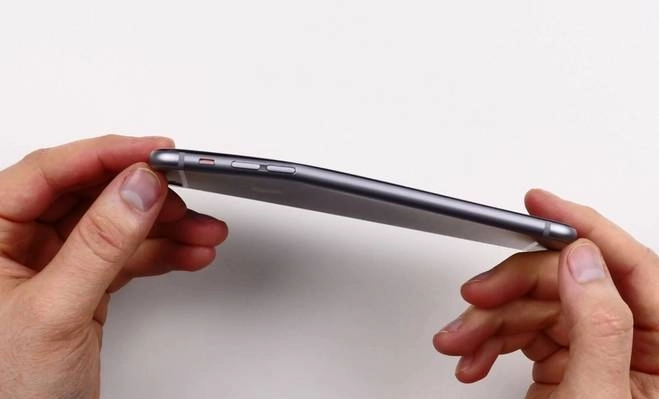 iphone-6-se-indoaie-a-ajuns-de-rasul-concurentei