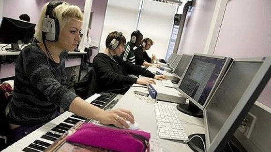 itistii-brasoveni-pot-obtine-finantari-de-la-deutsche-telekom