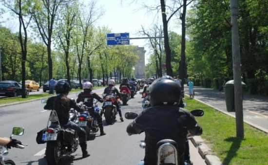 iubim-2roti-24-mai-bucuresti