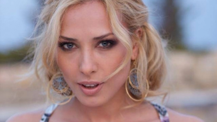 iulia-vantur-umilita-la-intrarea-unui-club