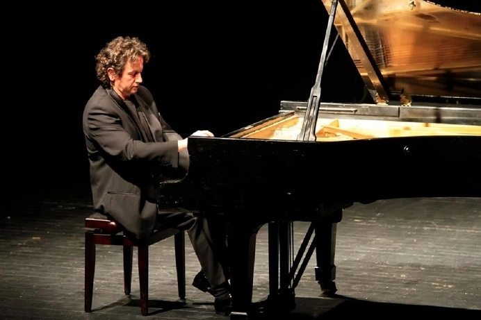 kamerata-kronstadt-deschide-stagiunea-cu-celebrul-pianist-horia-mihail-