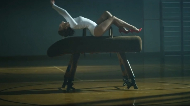 kylie-minogue-sexercitii-in-cel-mai-recent-videoclip-video