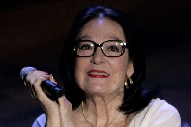la-80-de-ani-nana-mouskouri-revine-pe-scena