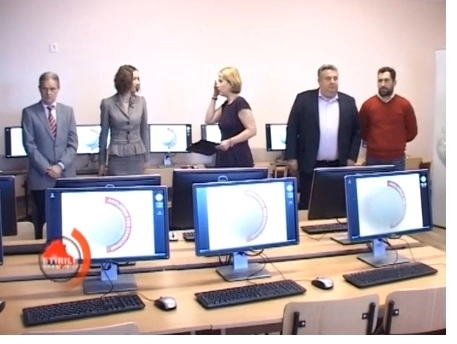 laborator-it-dotat-cu-24-de-calculatoare-moderne-si-acces-la-internet-la-feldioara
