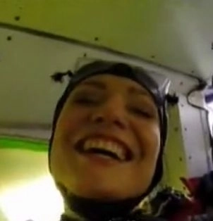 leac-de-firca-o-cunoscuta-prezentatoare-tv-a-sarit-cu-parasuta