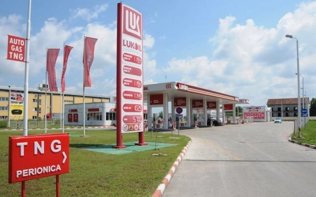 lukoil-isi-vinde-benzinariile-din-ungaria-cehia-si-slovacia
