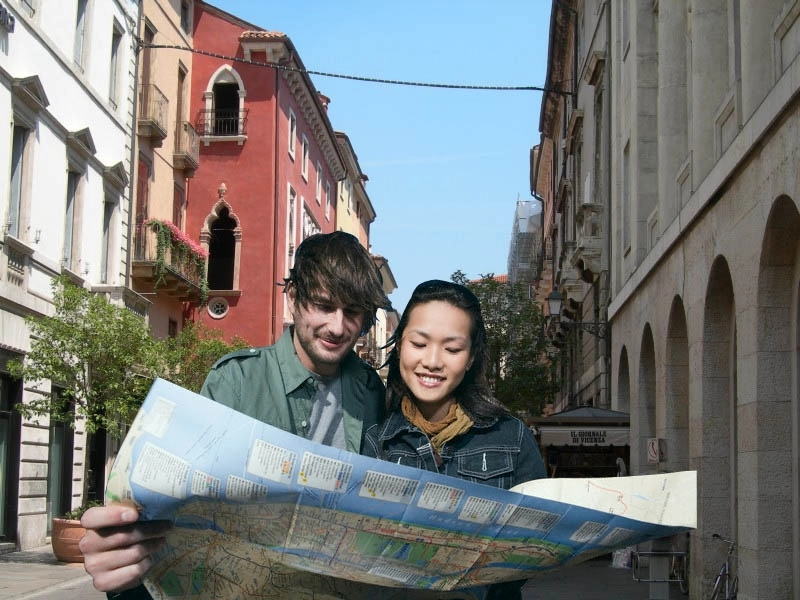 mai-putini-turisti-straini-in-romania