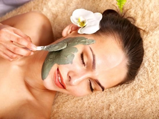 masca-de-fata-cu-argila-o-minune-pentru-tenul-uscat