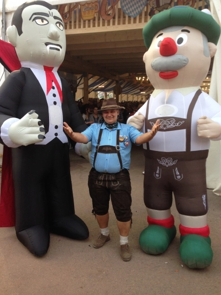 mascote-turistice-dracula-si-unchiul-hans-vor-promova-brasovul