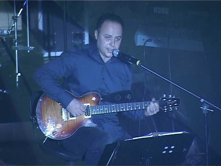 mihai-pascu-a-cantat-in-trupa-conexiuni-video