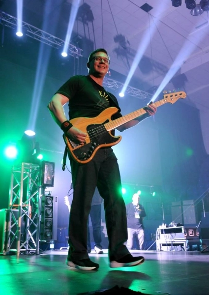 mihai-razvan-ungureanu-mru-basist-rock