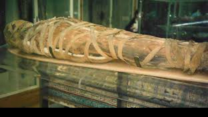 mumiile-egiptene-bagate-la-tomograf