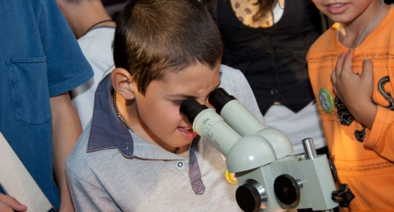 noaptea-cercetatorilor-la-brasov