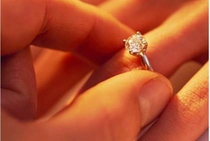 o-femeie-a-descoperit-ca-sotul-ei-ii-este-frate-