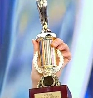 o-prezentatoare-tv-a-primit-trofeul-femeia-de-succes-2014