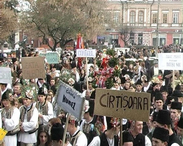 parada-cetelor-de-feciori-din-tara-fagarasului-