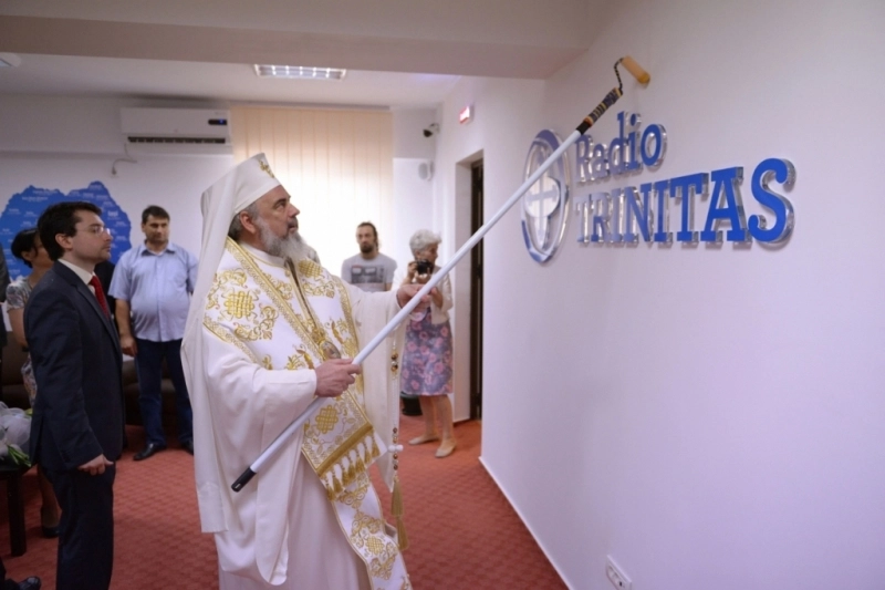 patriarhul-daniel-a-sfintit-studiourile-tv-trinitas-cu-trafaletul-galerie-foto