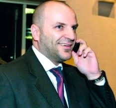 pe-capatos-lau-ajuns-blestemele