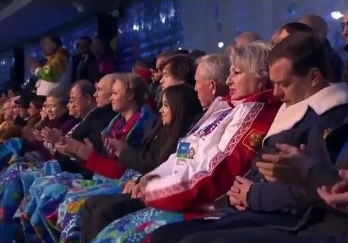 penibil-la-deschiderea-jo-premierul-rus-a-dormit-pe-el