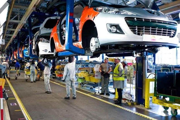 peugeot-reduce-productia-de-masini-la-jumatate