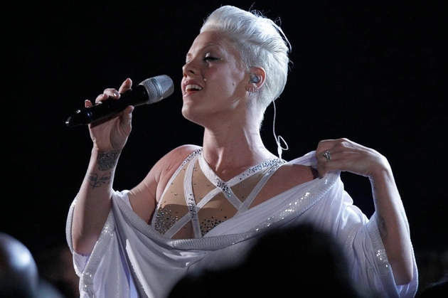 pink-a-pozat-nud-pentru-revista-people