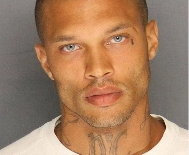 poza-unui-detinut-sexy-14000-de-likeuri-400-share