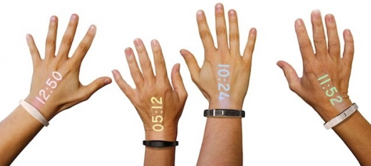 primul-ceas-inteligent-cu-proiector