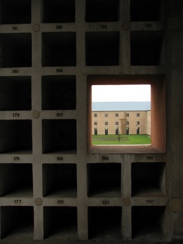 proiect-macabru-blocul-cimitir-