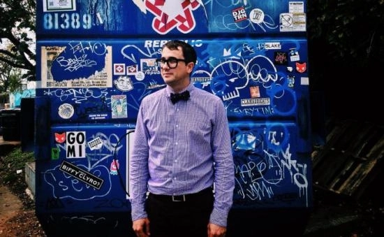 proiectul-tomberon-un-barbat-onorabil-sa-mutat-in-locul-gunoiului