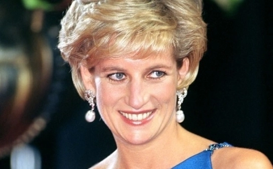 rochii-ale-printesei-diana-scoase-la-licitatie