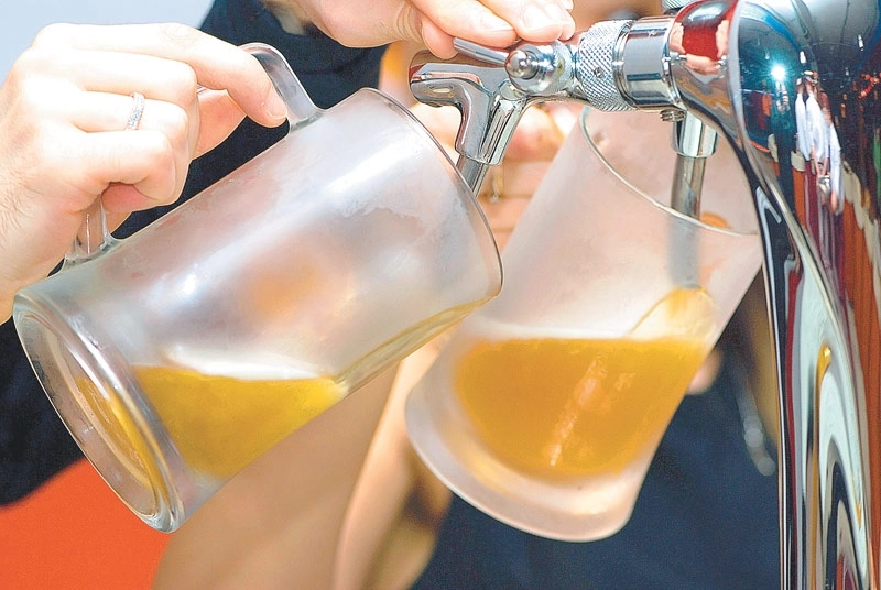 romanii-au-baut-cu-10-mai-putina-bere