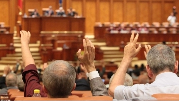 romanii-cu-credite-la-banci-primesc-o-lovitura-dura-de-la-senatori