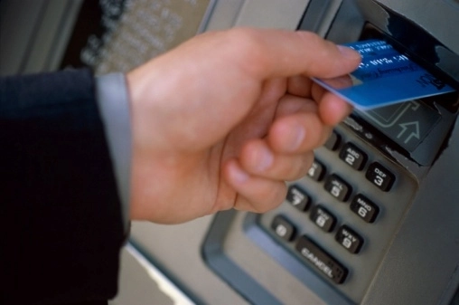 rusii-isi-scot-masiv-banii-din-banci