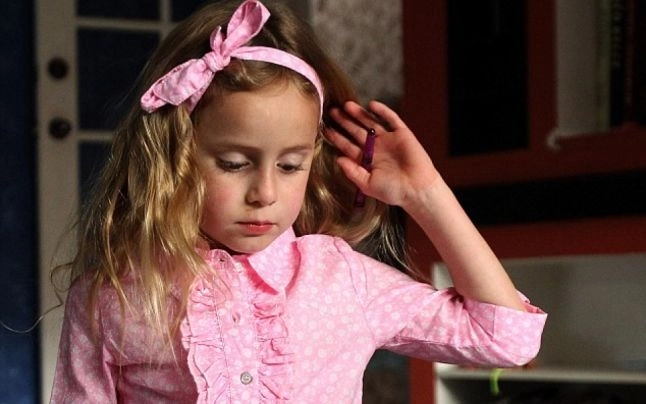 sa-nascut-baiat-dar-este-crescut-ca-o-fetita