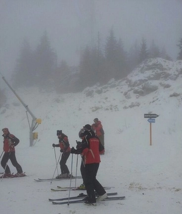 se-schiaza-in-conditii-bune-pe-3-partii-din-masivul-postavarul