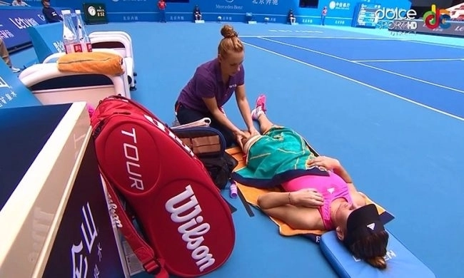 simona-halep-sa-accidentat-se-retrage-de-la-china-open