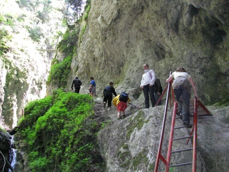 sistemul-de-tiroliene-de-la-canionul-sapte-scari-a-intrat-in-probe