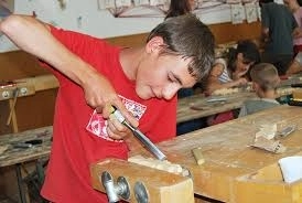 tabara-de-sculptura-la-teliu