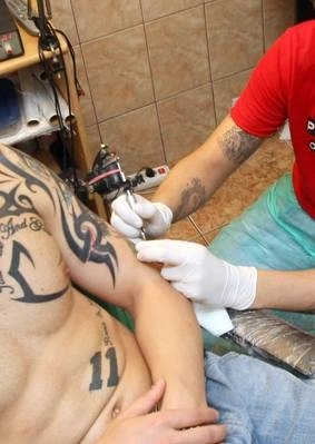 teai-gandit-sati-tatuezi-penisul-vezi-la-ce-riscuri-te-expui