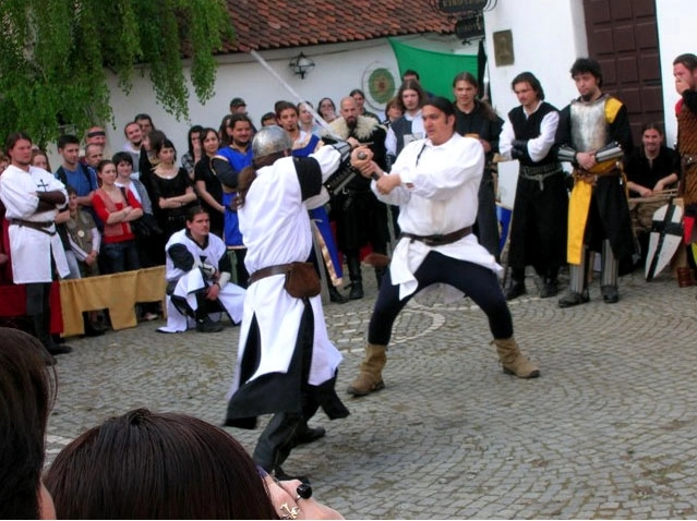 turnirul-cavalerilor-la-cetatuia-brasovului-