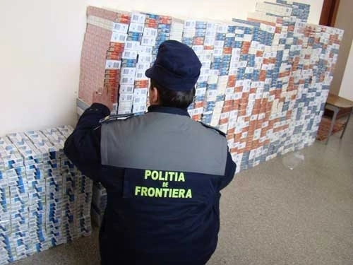 un-politist-de-frontiera-a-refuzat-50000-de-euro-spaga
