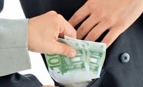 un-pretins-general-cere-bani