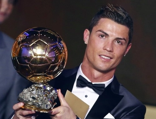 -ronaldo-a-castigat-balonul-de-aur