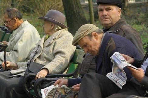 8-pensionari-la-10-brasoveni-salariati