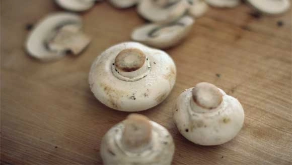 aceste-alimente-nu-ar-trebui-reincalzite-dupa-ce-au-fost-gatite-pot-deveni-toxice