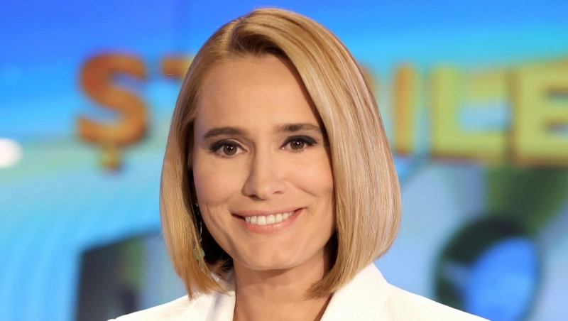 andreea-esca-asa-cum-nu-ai-mai-vazuto-in-sutien-la-iarba-verde